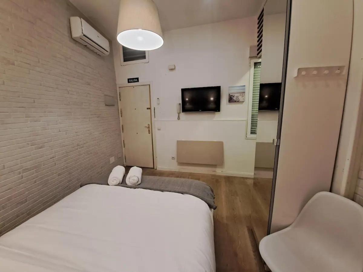 Cosy Apartamento En La Latina Madrid Bagian luar foto