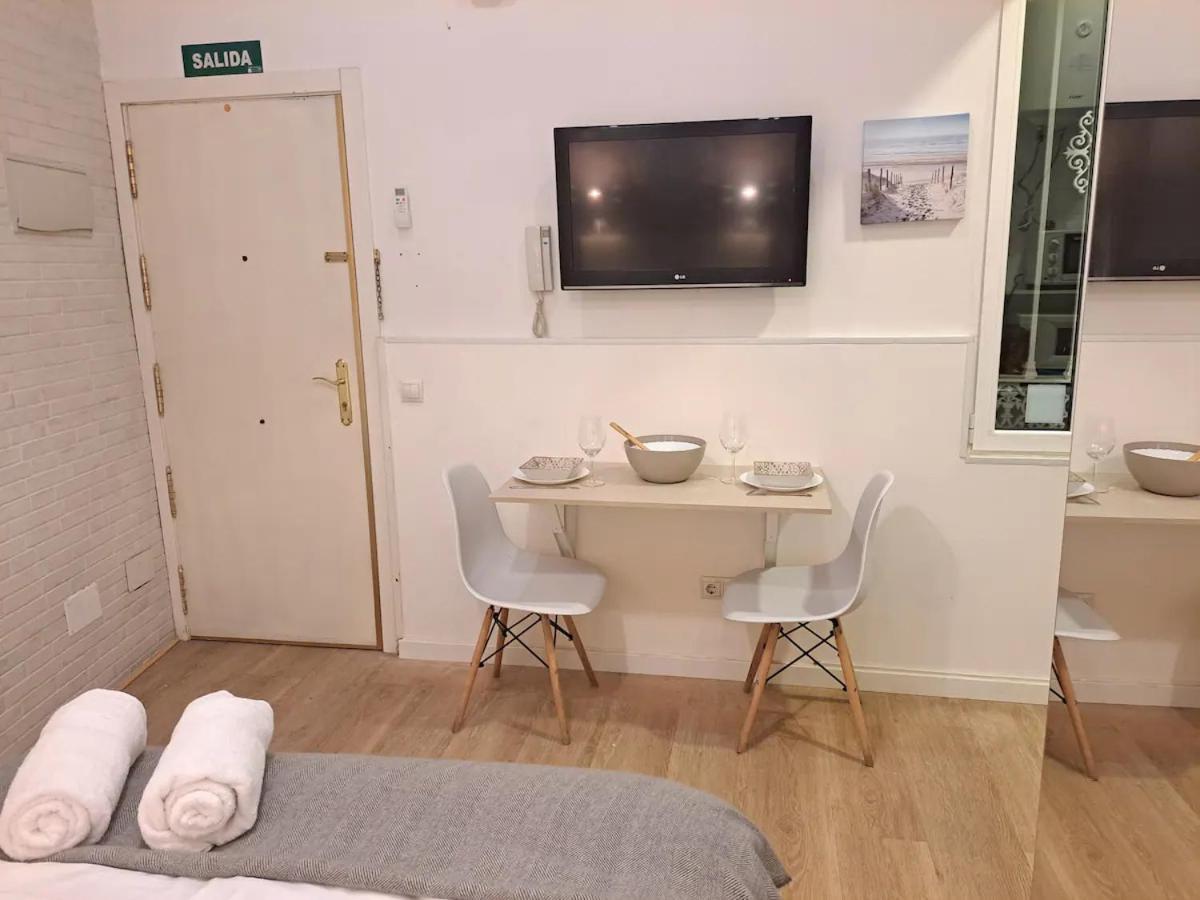 Cosy Apartamento En La Latina Madrid Bagian luar foto