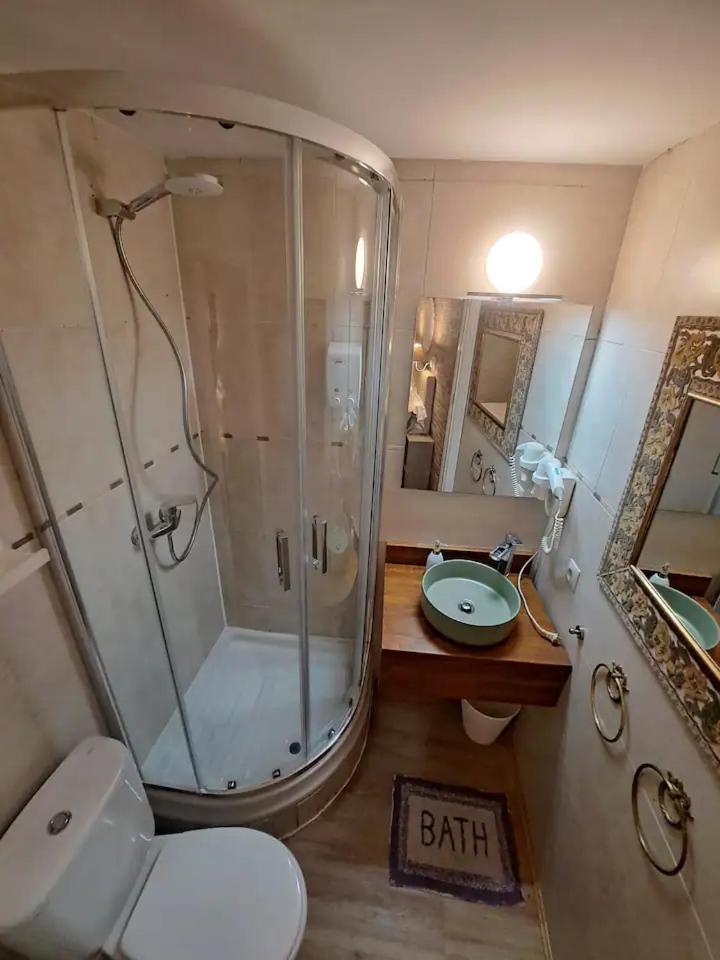 Cosy Apartamento En La Latina Madrid Bagian luar foto