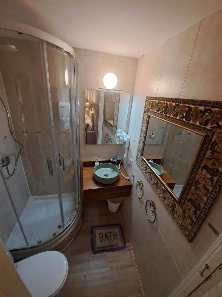 Cosy Apartamento En La Latina Madrid Bagian luar foto